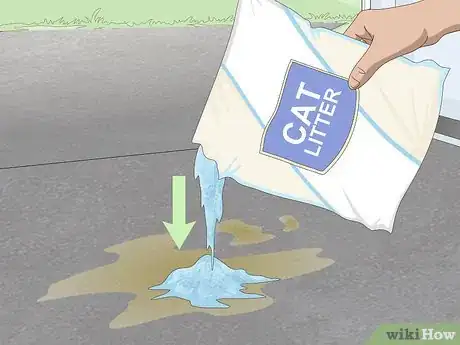 Imagen titulada Clean Hydraulic Fluid from Asphalt Step 1