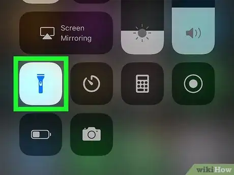 Imagen titulada Turn Flashlight Off on iPhone Step 2