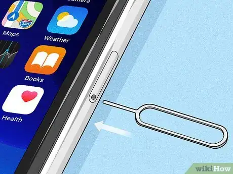 Imagen titulada Open the SIM Tray on iPhone Step 3