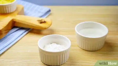 Imagen titulada Thicken Sauce with Flour Step 1