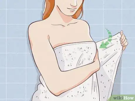 Imagen titulada Make a Body Wrap Towel After a Shower Step 4