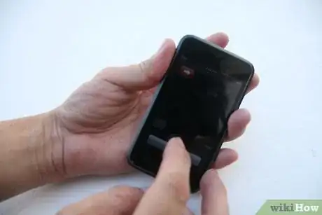 Imagen titulada Open up an iPod Step 2