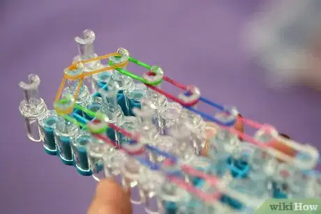 Imagen titulada Make a Ladder Bracelet on the Rainbow Loom Step 2