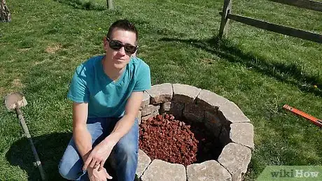 Imagen titulada Build a Backyard Firepit Step 19