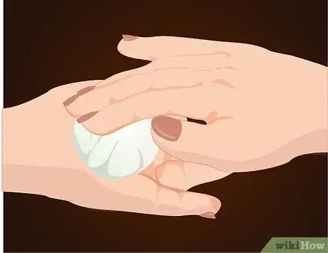 Imagen titulada Make Vampire Fangs if You Have Braces Step 2