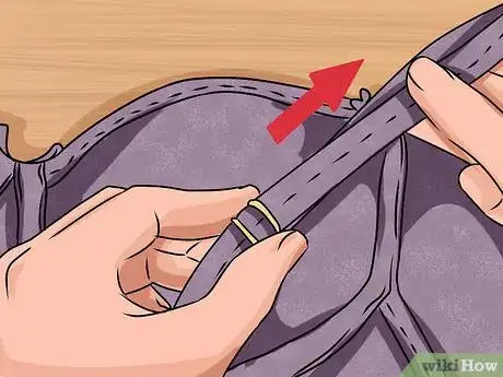 Imagen titulada Adjust Bra Straps Step 2
