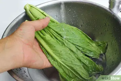 Imagen titulada Cook Mustard Greens Step 2