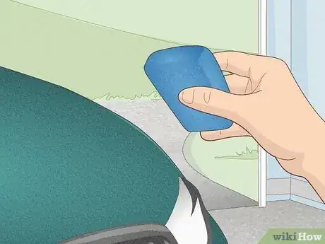 Imagen titulada Clean a Glass Windshield Step 17