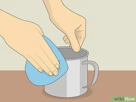 Imagen titulada Clean Rust and Stains from a Tin Step 7