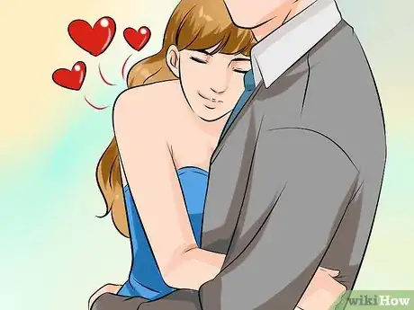 Imagen titulada Hug a Guy Step 5