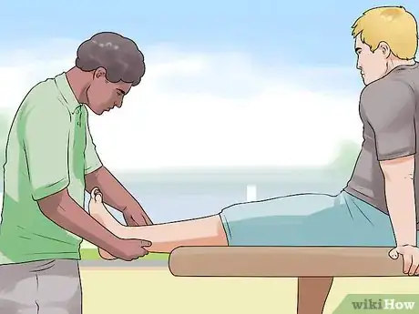 Imagen titulada Tape an Ankle Like an Athletic Trainer Step 3