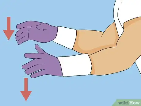 Imagen titulada Catch a Football Step 11
