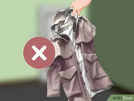 Imagen titulada Ground Yourself to Avoid Destroying a Computer with Electrostatic Discharge Step 3