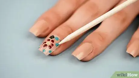 Imagen titulada Make Flower Nail Art Step 9