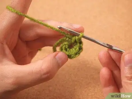 Imagen titulada Crochet a Magic Ring Step 13