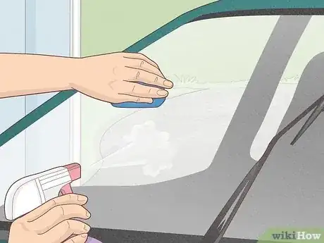 Imagen titulada Clean a Glass Windshield Step 22