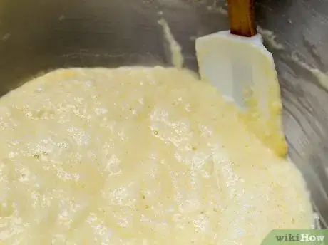 Imagen titulada Fold in Egg Whites Step 9