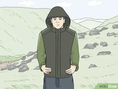 Imagen titulada Dress for Hiking Step 11