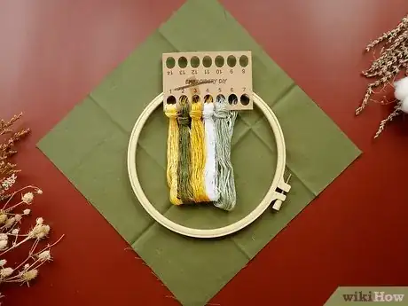 Imagen titulada Embroider by Hand Step 4