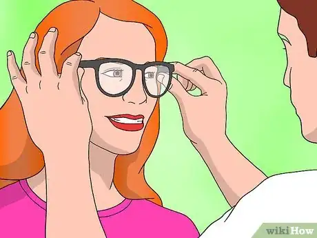 Imagen titulada Tell if Your Eyes Are Going Bad Step 17