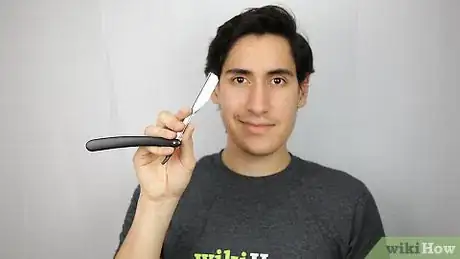 Imagen titulada Hold a Straight Razor Step 1