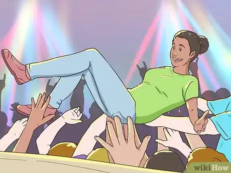 Imagen titulada Survive a General Admission Floor Step 12