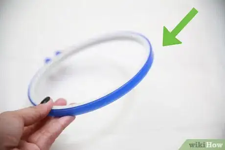 Imagen titulada Mount Fabric in an Embroidery Hoop Step 1