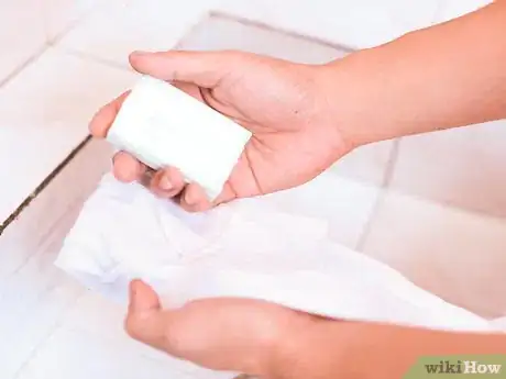 Imagen titulada Remove Fabric Softener Stains Step 2