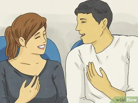 Imagen titulada Tell if a Girl Wants to Hold Hands Step 11