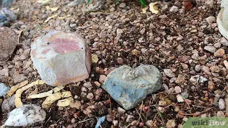 Imagen titulada Bury Valuables to Keep Them Safe Step 5