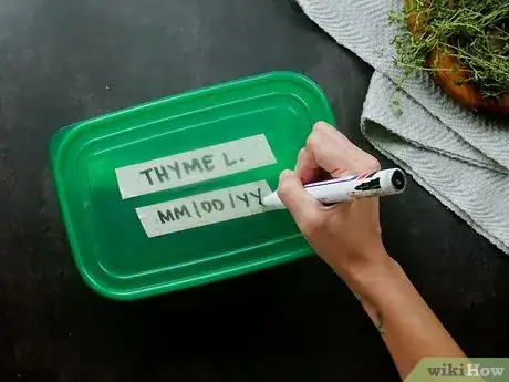 Imagen titulada Prepare and Store Fresh Thyme Step 3