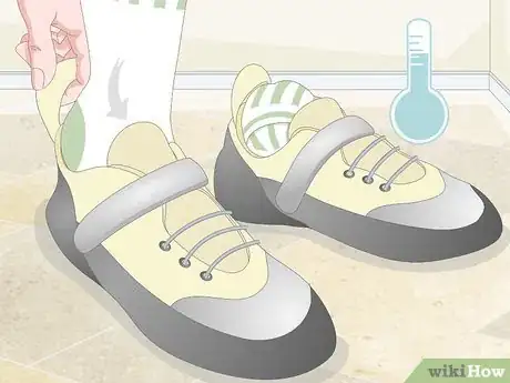 Imagen titulada Stretch Rock Climbing Shoes Step 4