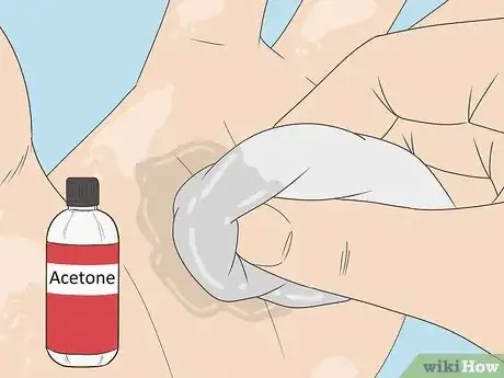 Imagen titulada Get Spray Foam Off Hands Step 1