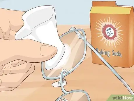 Imagen titulada Fix Scratched Glasses with Coating Step 3