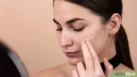 Imagen titulada Put on Liquid Foundation Step 1