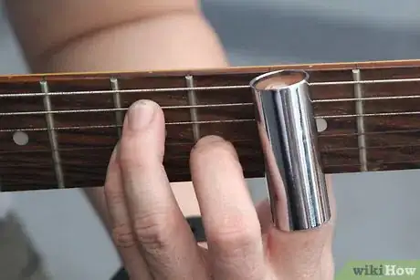 Imagen titulada Use a Guitar Slide Step 6