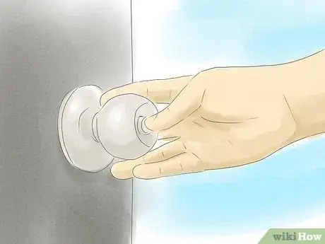 Imagen titulada Practise Nudism in Your Room With No One Knowing Step 1