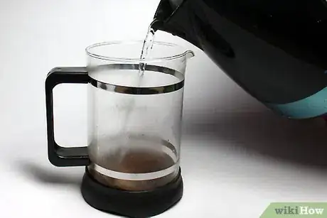 Imagen titulada Make a Cappuccino with a French Press Step 3