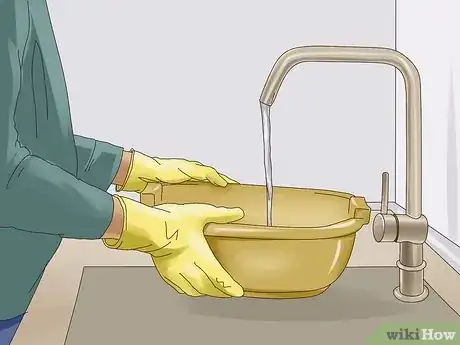 Imagen titulada Clean Soot Stains from Walls Step 13