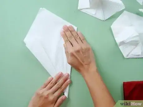 Imagen titulada Fold a Napkin Into a Swan Step 7