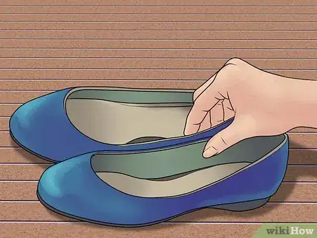Imagen titulada Stretch Tight Ballet Flats Step 12