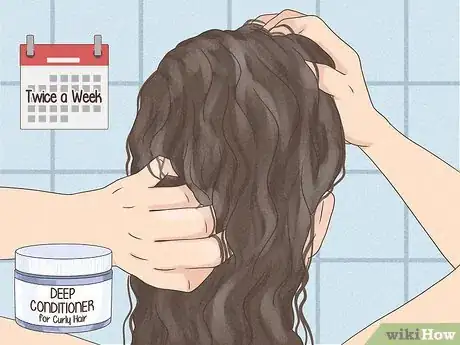 Imagen titulada Define Curly Hair Step 6