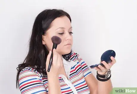 Imagen titulada Do Vampire Makeup Step 5
