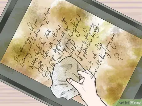 Imagen titulada Age Paper Using Tea Step 11