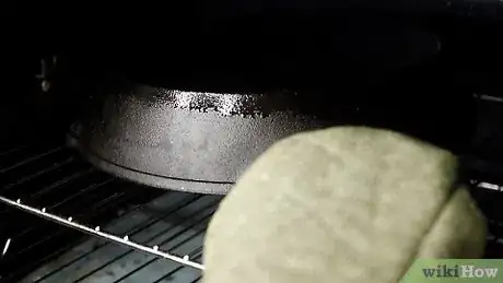 Imagen titulada Season Cast Iron Cookware Step 5