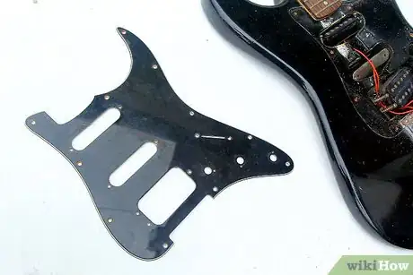 Imagen titulada Decorate a Guitar Step 1