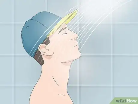 Imagen titulada Break in a Baseball Cap Step 6