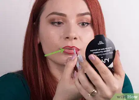 Imagen titulada Choose a Red Lip Color Step 12