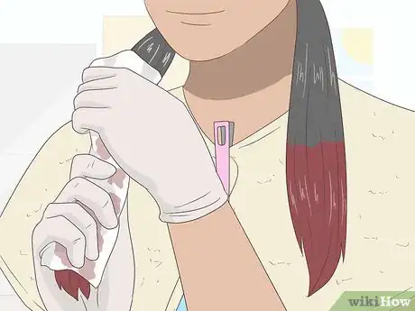 Imagen titulada Dye Hair with Kool Aid Step 23