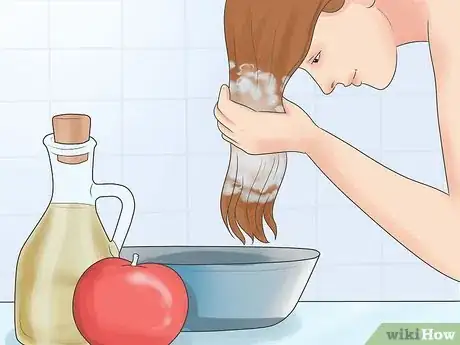 Imagen titulada Prevent Natural Blonde Hair from Darkening Step 5